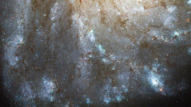There’s a mysterious glow in this galaxy 19
