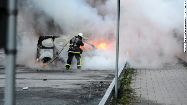 ‘They don’t want to integrate’: Fifth night of youth rioting rocks Stockholm 1