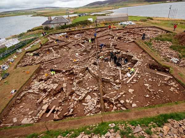 Archaeologists discover ’finest ever’ piece of Neolithic art that was part of vast temple complex built in 3,500BC 29