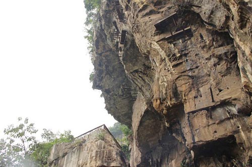 The mysterious ancient Chinese hanging coffins 4