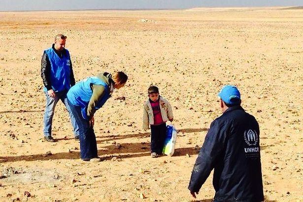 Media caught manipulating photo of “alone” Syrian boy in desert 13