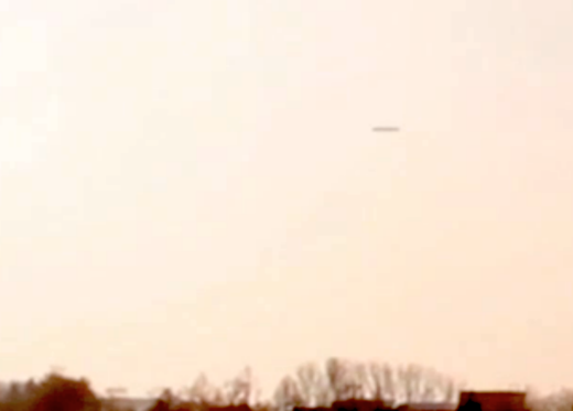 Large cigar-shaped UFO spotted over Korosten,Ukraine 1