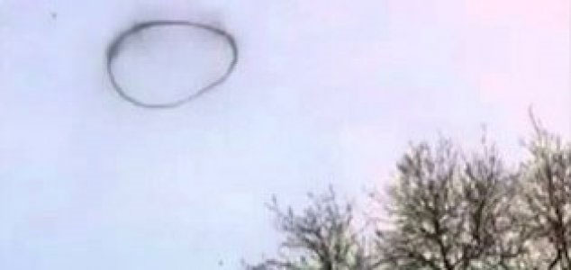 Mysterious black ring filmed over UK 1