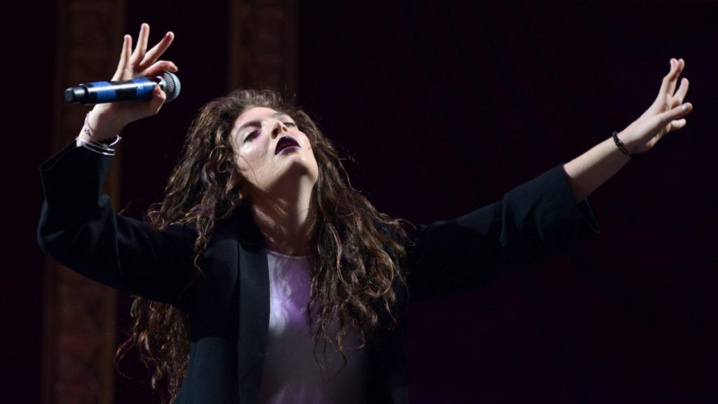 Hey, Lorde, We Asked A Ghost Hunter To Solve Your Haunting Problem 11