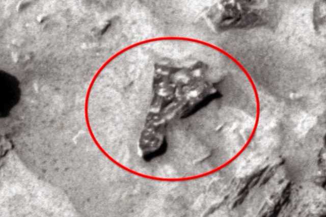 Extraterrestial Alien Bases on the Moon and Mars? 20