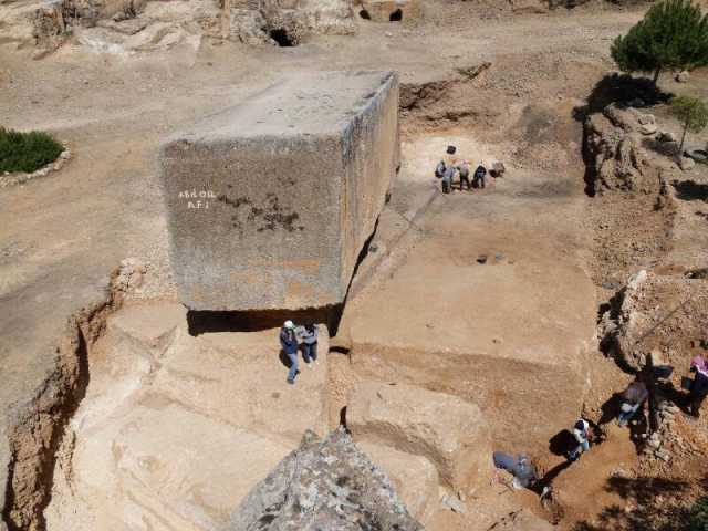 Wow! 1,650 tons... Largest "ancient" stone block discovered in Baalbek 11