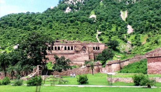 The ghost city of Bhangarh and the curse of the Holy Man 10