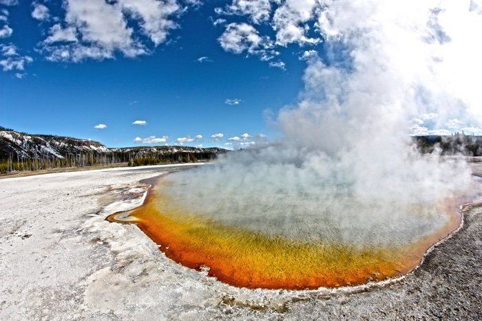 Over 200 Earthquakes Detected at Yellowstone Supervolcano 3