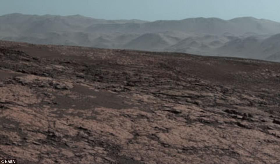 Curiosity Rover Films Stunning Panorama Of The Martian landscape 1