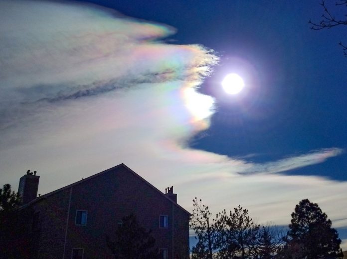 Large iridescent cloud over Littleton, CO. By Jenn Cornelison via Twitter