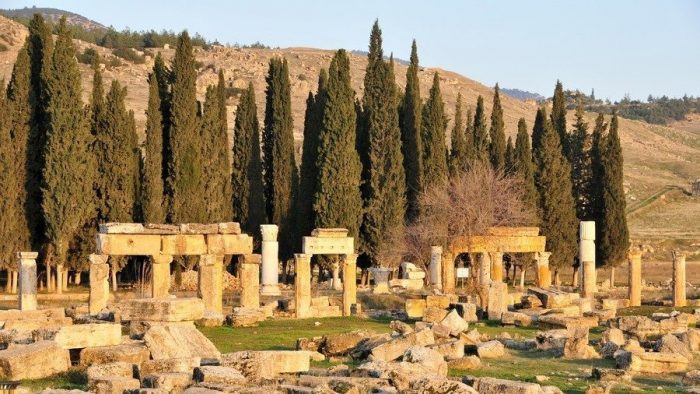 Ancient ‘Hades’ Gate’ Still Emitting Poisonous Gas Centuries After Mysterious Deaths 19