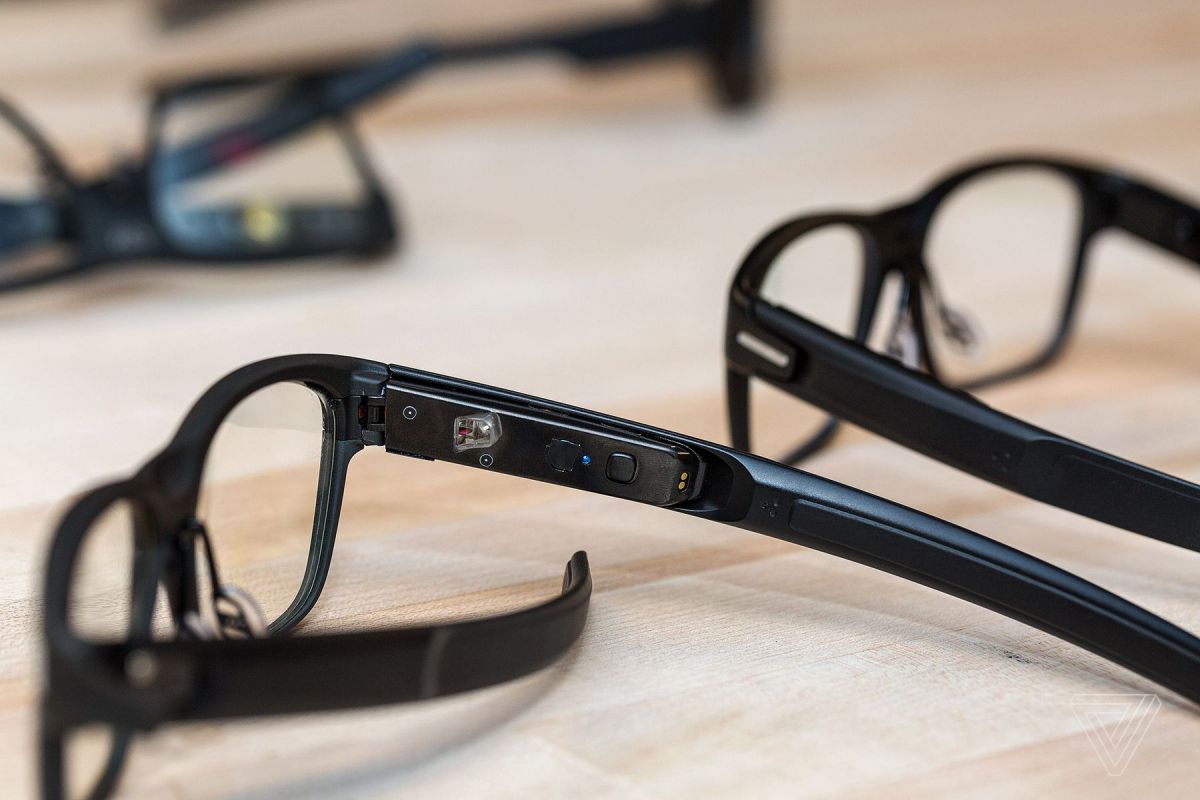 A closer look at the electronics found on the stem of Intel's Vaunt smart glasses. Image Credit: Vjeran Pavic/The Verge