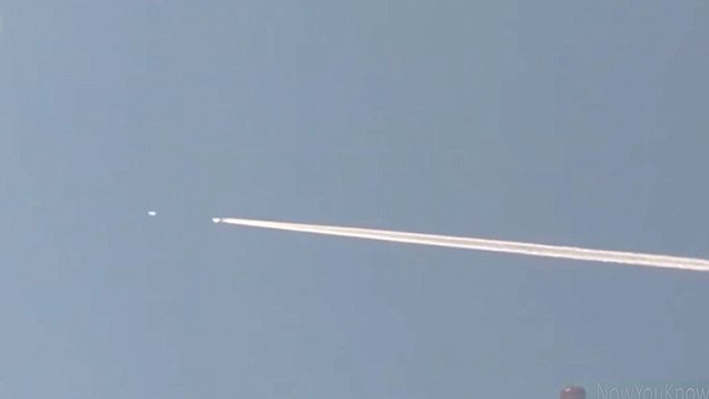 Eerie moment ‘UFO speeds after passenger jet and overtakes it’ sending conspiracy theorists into a frenzy 3