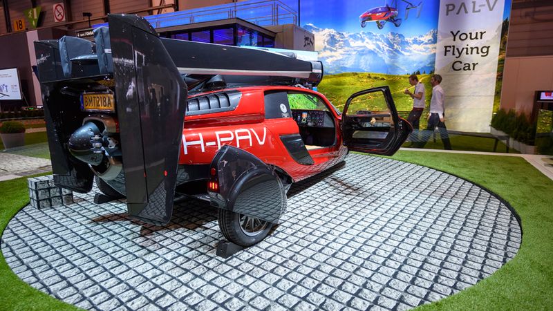 Dutch company unveils flying vehicle at car show 9