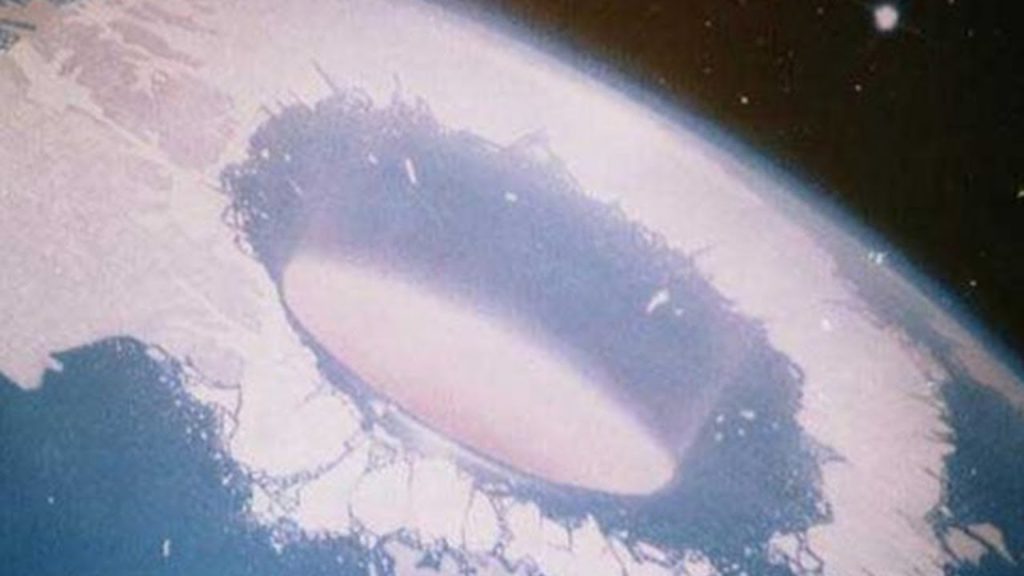 Hollow Earth UFO - What you are about to see will blow your mind 15