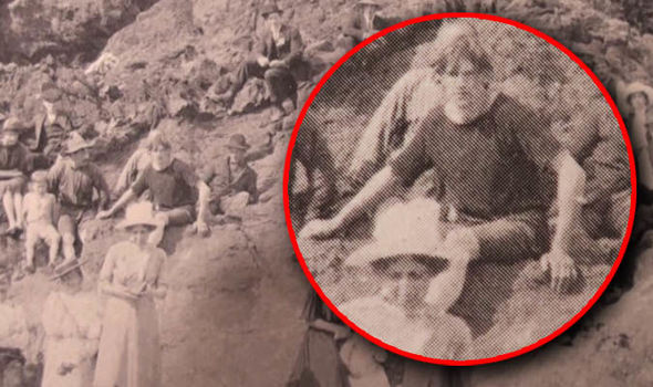 Does this 1917 photo prove time travel is possible? 33