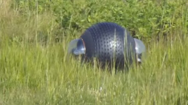 GuardBot- A Spherical Robot Comfortable Both On Land And Water-2