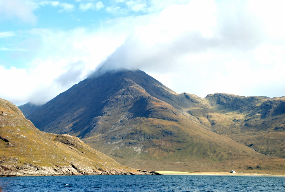 Largest Dinosaur Ever Left Its Mark On Scottish Isle of Skye, Rare Footprint Discovered 12