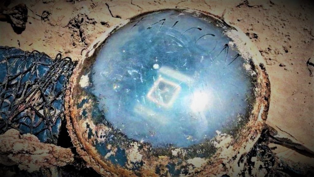 A strange unidentified object stranded in Australia baffles citizens 9