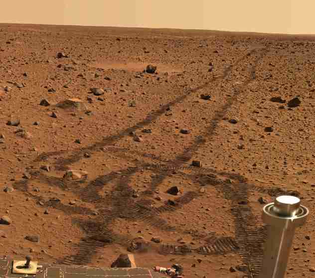 Shocking Footprint Found On Mars Shows Astronauts Visited This Planet 6