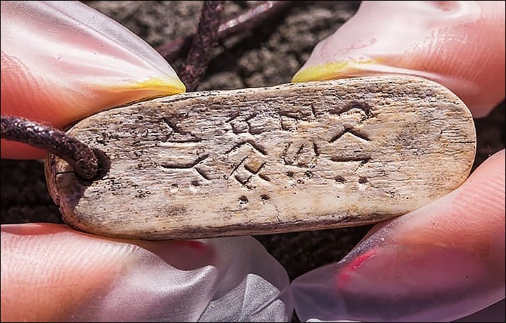 1,000-Year-Old Mammoth Bone Pendant With A Mysterious Message In Turkic Runes Discovered In Yakutia 7