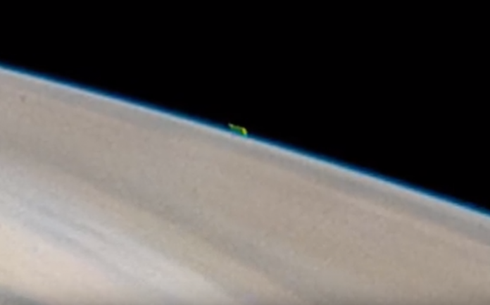 Mysterious green object spotted just above the surface of Jupiter 22