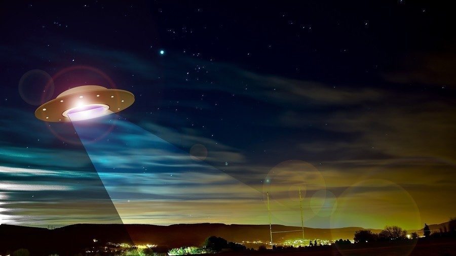 Pilots report close encounter with a UFO off the coast of Ireland, or was it a meteorite? 48