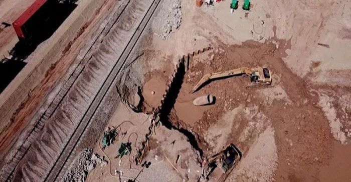 A Geyser of Mud From San Andreas Fault is Creeping Across California and it’s Unstoppable 7