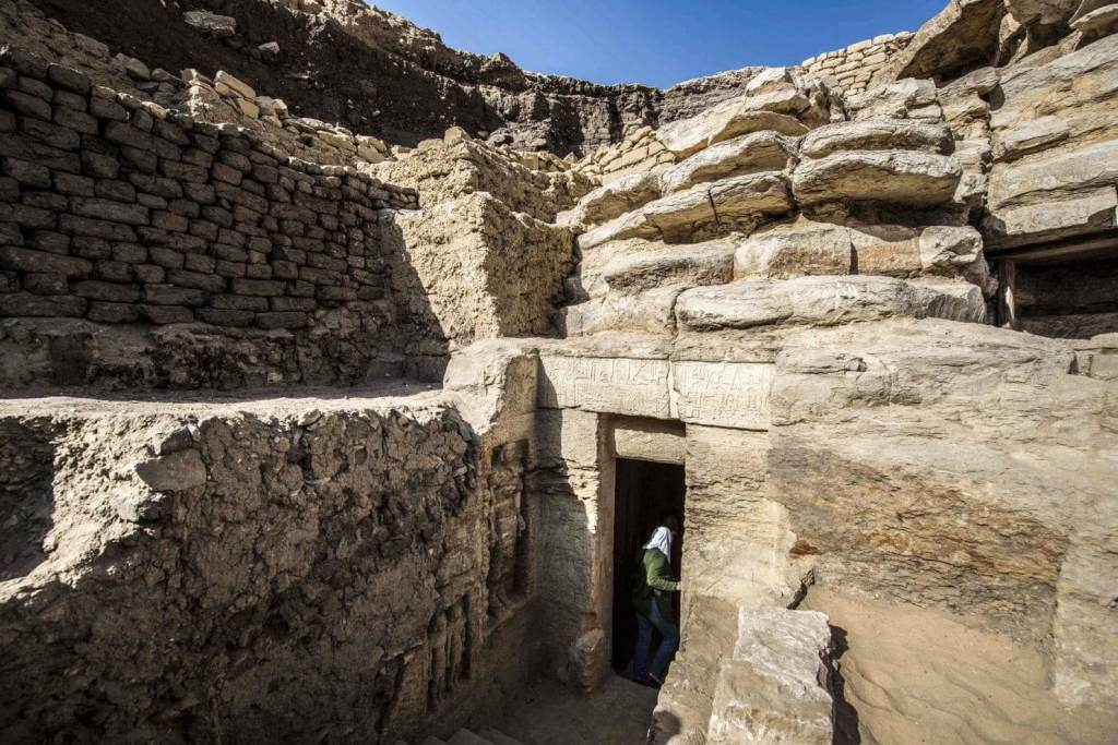 Stunning Photos Show 'One of a Kind' 4,400-Year-Old Tomb Just Discovered in Egypt 36
