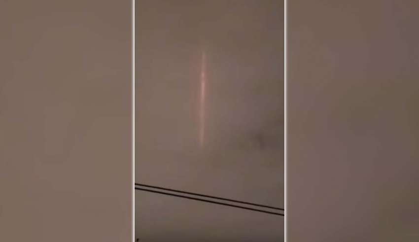 A Mysterious Pillar of light appears over Canada 6