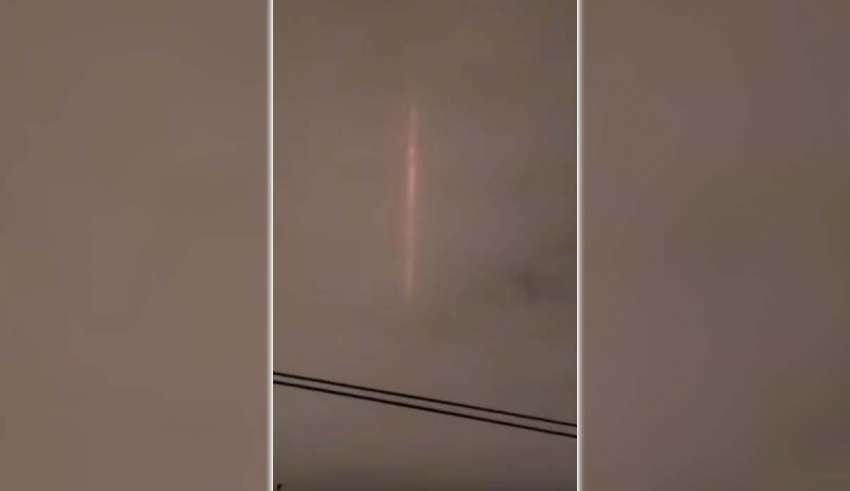 A Mysterious Pillar of light appears over Canada 5