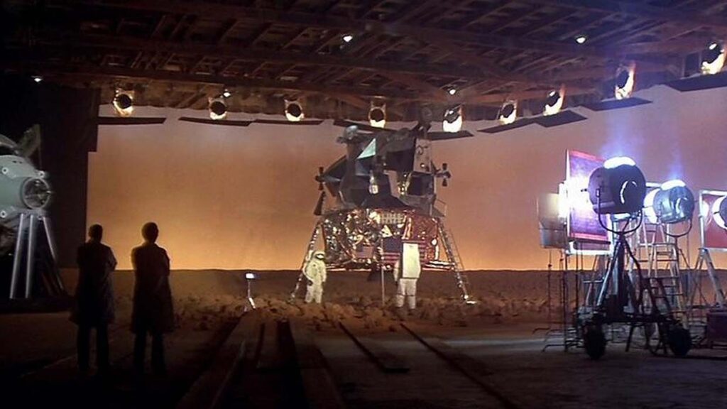 Film director claims to have proof that Stanley Kubrick shot the false arrival to the Moon 13