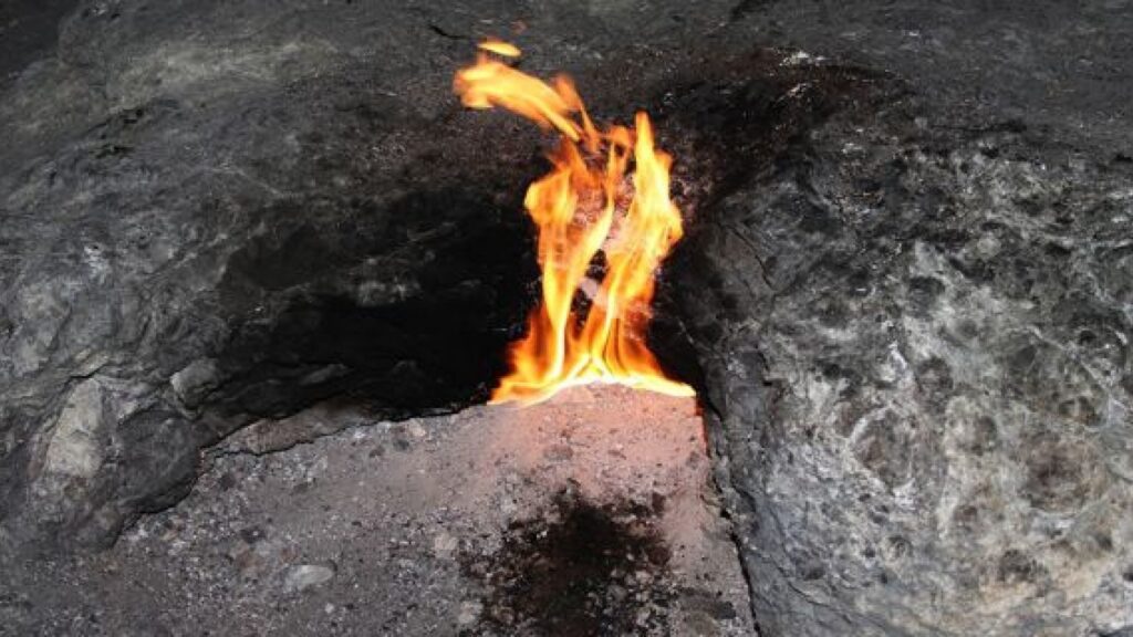 Mysterious hole shoots out flames for nearly an hour in Arkansas: Satan 'ruled out' 1