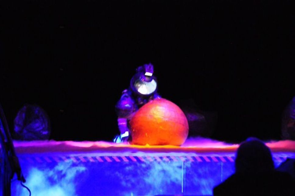 This Amazing School Play Of ‘Alien’ Had No Budget And Used Trash To Make Costumes 23