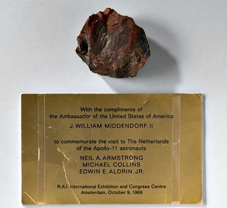 Moon Rock Found To Be Petrified Wood, NASA Tries To Clean Up Its Lies 4