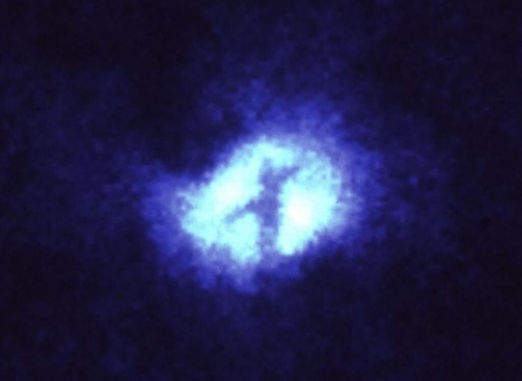 Gateway to HEAVEN? NASA Hubble Telescope finds amazing cross structure at centre of galaxy 5