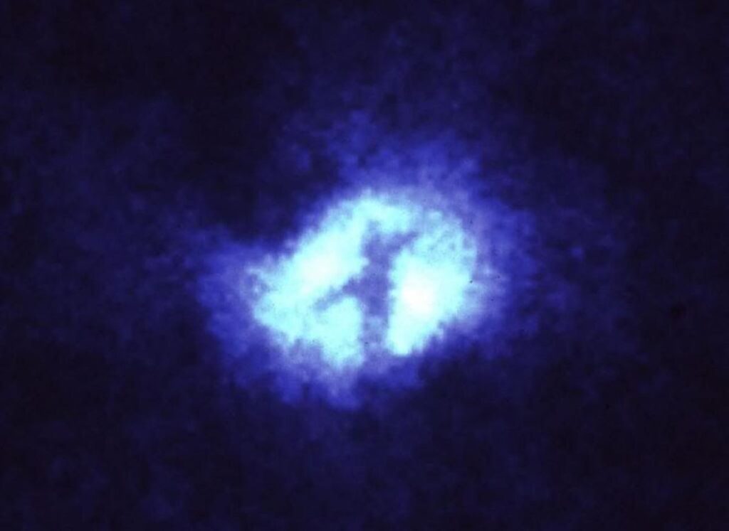 Gateway to HEAVEN? NASA Hubble Telescope finds amazing cross structure at centre of galaxy 1