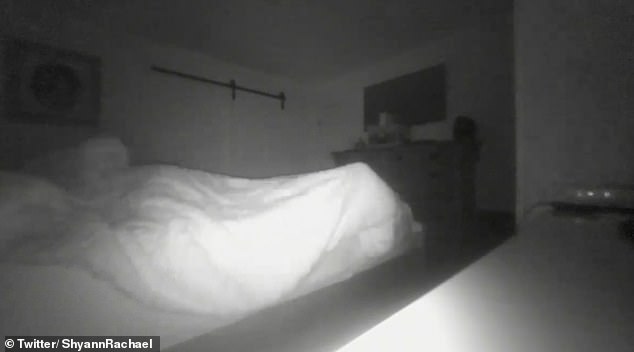 "It sits on my bed": a man filmed a paranormal phenomenon in his bedroom 15