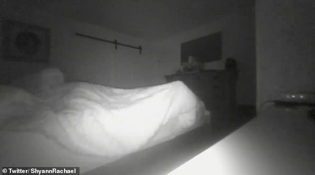 "It sits on my bed": a man filmed a paranormal phenomenon in his bedroom 17