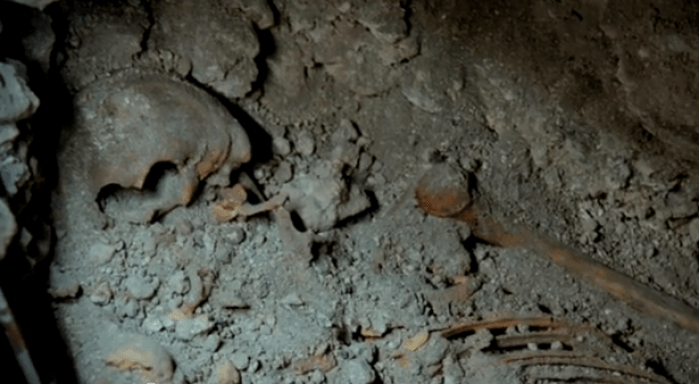 skeleton of Mayan queen