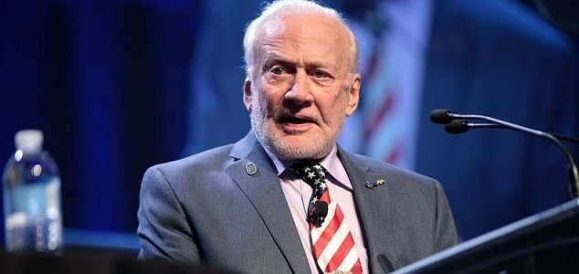 Buzz Aldrin calls for mass migration to Mars 10