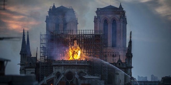 Image of Jesus Seen in Flames Engulfing Notre Dame Cathedral 7