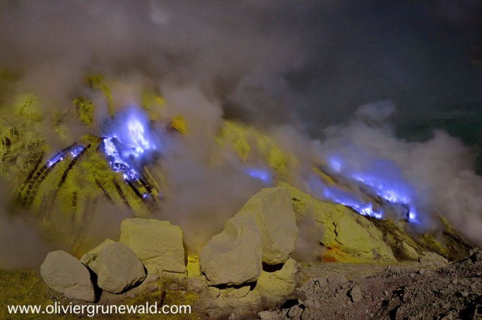 Spectacular blue lava flows at this Indonesian volcano 17