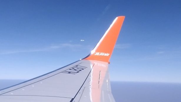 Plane passengers stunned as 'UFO splits into six pieces and vanishes in mid-air' 2