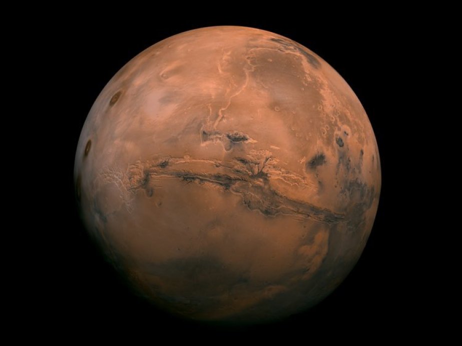 Elon Musk and Jeff Bezos have profound visions for humanity's future in space. Here's how the billionaires' goals compare 2