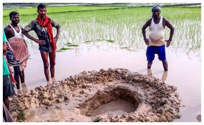 Meteorite Falls from the Sky, Crashes into Rice Field in India 1
