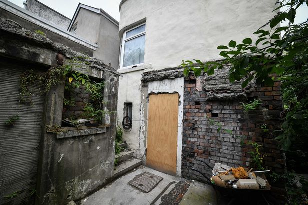 House abandoned by its owners because they hear screaming from the basement 15