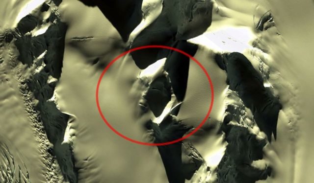 Researcher Discovers Giant ‘Alien Face’ in Antarctica 29