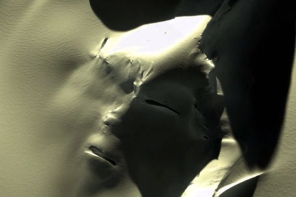 Google Earth uncovers enormous ‘alien face’ in Antarctica – and conspiracy nuts think it’s the work of a hidden civilization 8