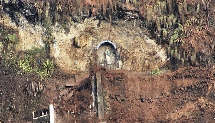 Miracle in Colombia - A saint statue rescues city dwellers from landslide 19